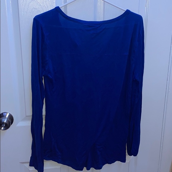 2 button down shirts - Picture 2 of 7